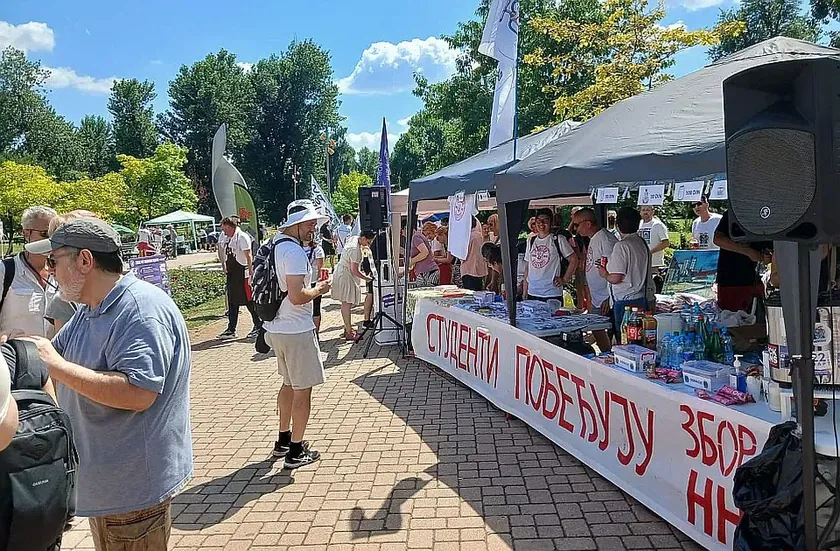 Sırp öğrencileri yarın Belgrad'da 19 stand açacak