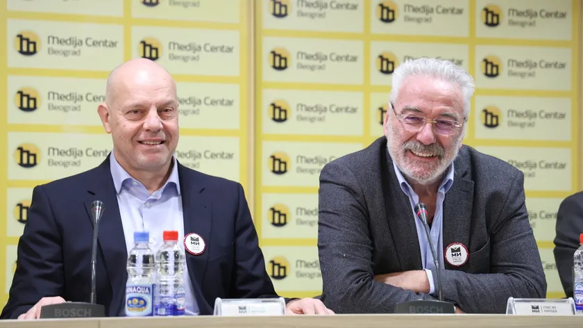 Sırbistan'da Siyasi Ayrılık: Milletvekili Pavić 'Mi snaga naroda'dan Ayrıldı