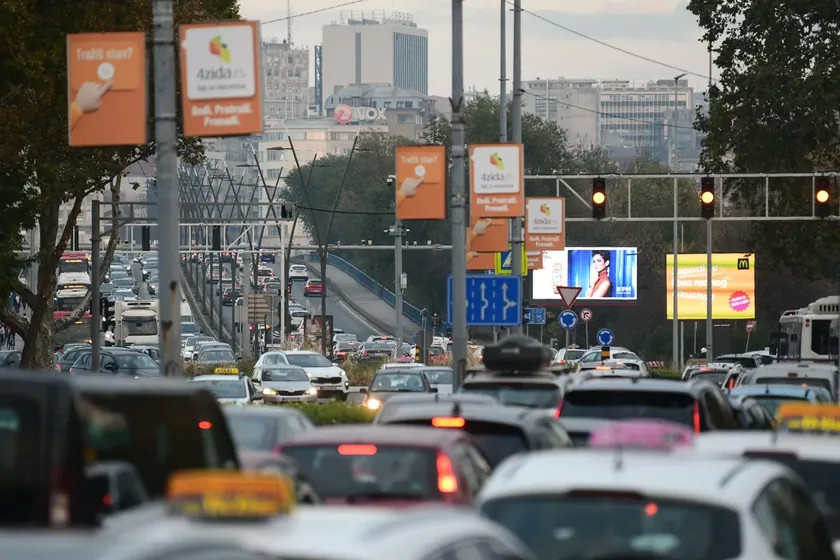 Otobüs Durağı "Autokomanda" Geçici Olarak Kapatılıyor Sırbistan'da