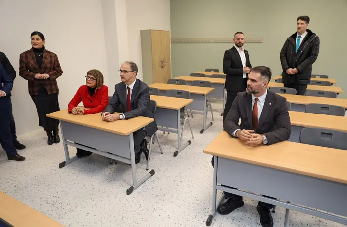 Yeni Okul Açılışında Öğrenci ve Velilerin Olmaması Eleştiriliyor