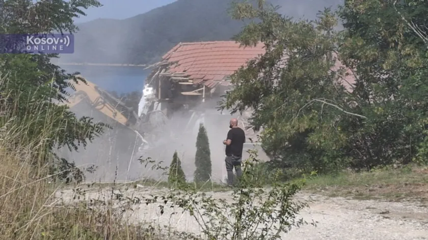 Sırbistan'da Gazivoda'daki yıkılan bir otelin sahibi, hukuki mücadelesini sürdürüyor.