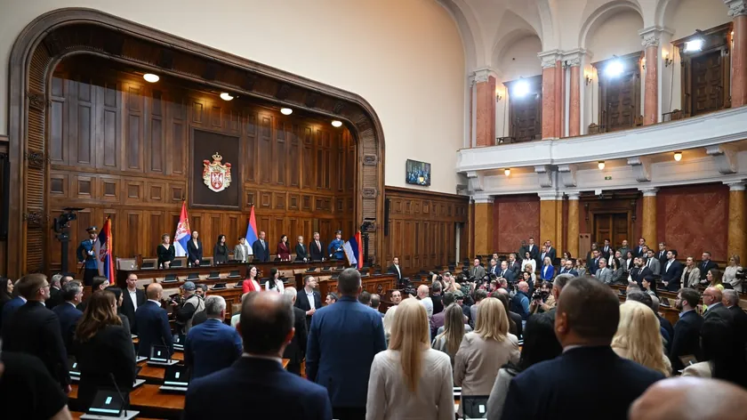 Sırbistan Parlamentosu Oturumu Ertelendi: Hükümete Güvenoyu İçin Yeterli Çoğunluk Sağlanamadı