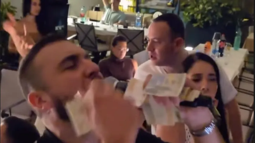 Mirče Radulović, kızı için düzenlenen kutlamada majkasını yırtıldı.