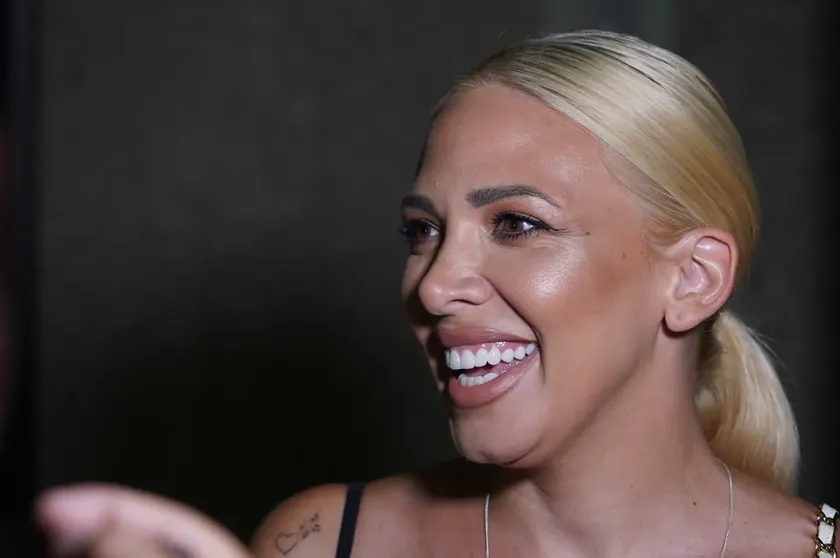 Şarkıcı Milica Todorović oğlunun doğum sevincini Instagram hesabından hayranlarıyla paylaştı.