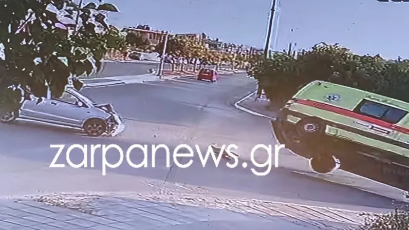 Krit'te Hania'da ambulans ve bir arabanın çarpışması sonucu bir kişi hayatını kaybetti.