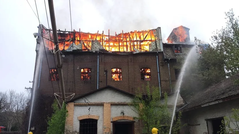 Obrenovac'ta Suvobor Değirmeni Tamamen Yandı: Yangını Küçük Yaşta İki Şüpheli Çıkardı
