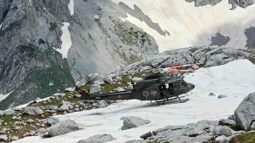 Karadağ'da Sırp kadın aranırken helikopterin motorları arızalandı pilot mucizevi iniş yaptı