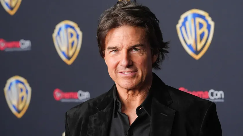 Tom Cruise'un iş yerinde üzüldüğünü sandığı kadına yardım etmeye çalıştığı anlar viral oldu