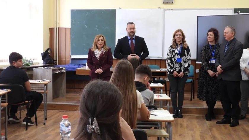 Sırbistan'da Sekizinci Sınıf Öğrencileri Bugün Matematik Deneme Sınavına Girdi