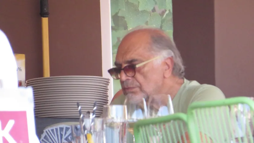 Paparaco Voja Brajović'in 23 Yaş Küçük Bir Kadınla Tatilde Olduğunu Yakaladık.