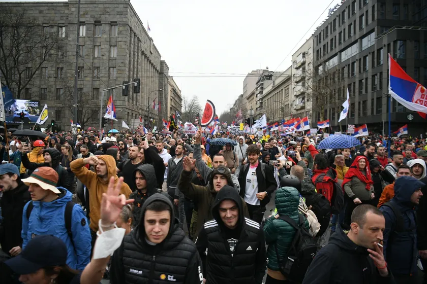 Öğrenciler, Rektörlük Önünde Protesto Düzenliyor
