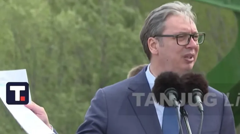 Sırbistan Cumhurbaşkanı Vucic yeni köprünün kullanım izninin verildiğini belirtti.