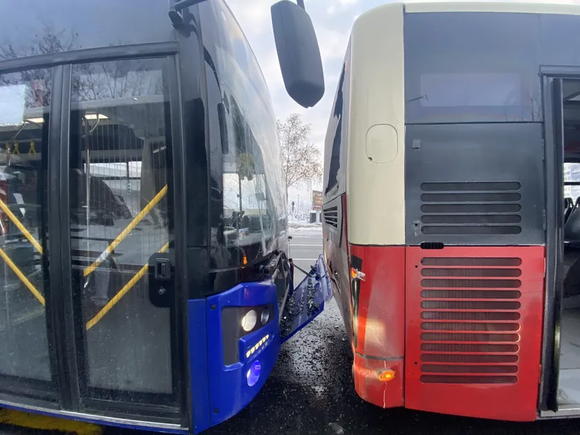 İki kamu otobüsünün çarpışması: Yeni Belgrad’da kaza