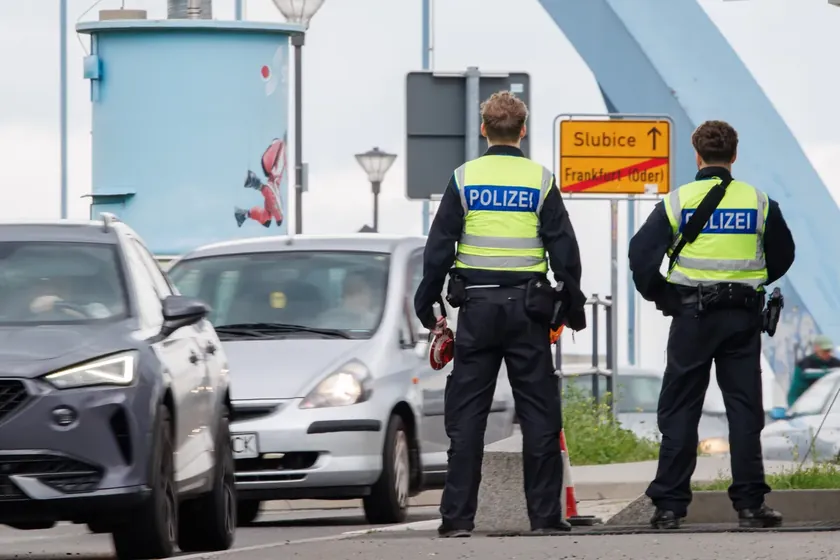 Almanya'nın Münih kentinde aşırı hız yapan Porsche kazasında Trstenikli yolcu öldü.