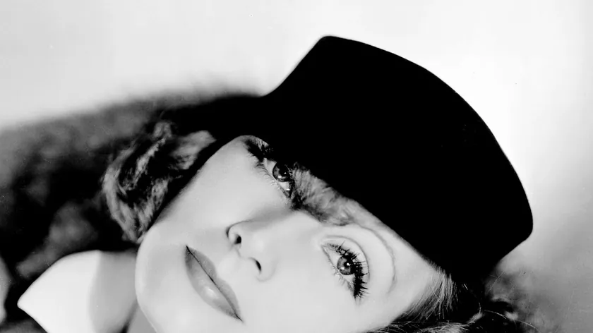 Greta Garbo'nun son filmi kontroversiyele kaplıydı Eleştirmenler onu "evliliğe karşı ahlaksız bir bakış açısı" sunmasıyla eleştirdiler.