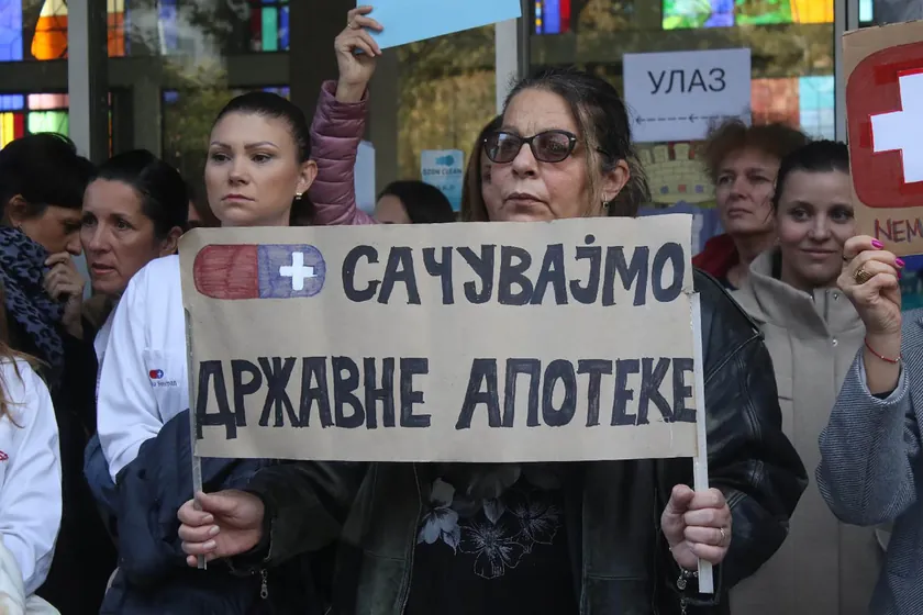 Çalışanların Beograd Eczaneleri'nde Bugün Saat 14:00'te Protesto Düzenlenecek