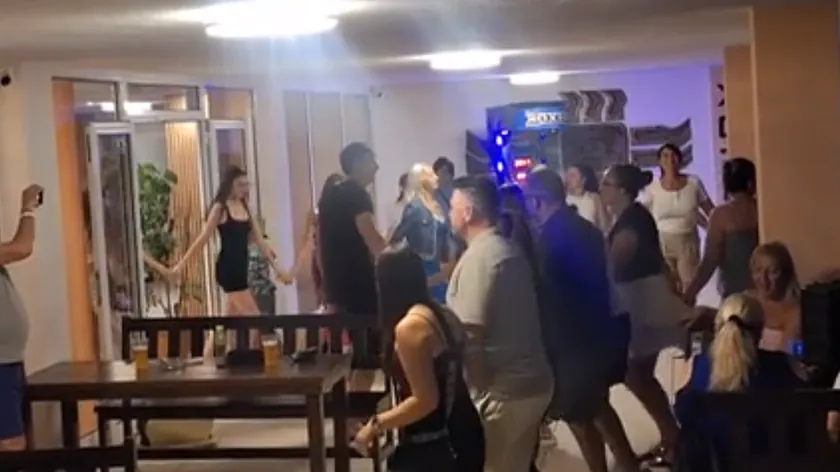 Sırplar ve Romanyalar Bulgaristan'da Užičko Kolo oynadı.