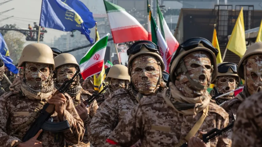 İran'da Basij Milisleri Tehdit Ediyor: Rejim Güçleri Halkı Sokaklardan Uzak Tutuyor