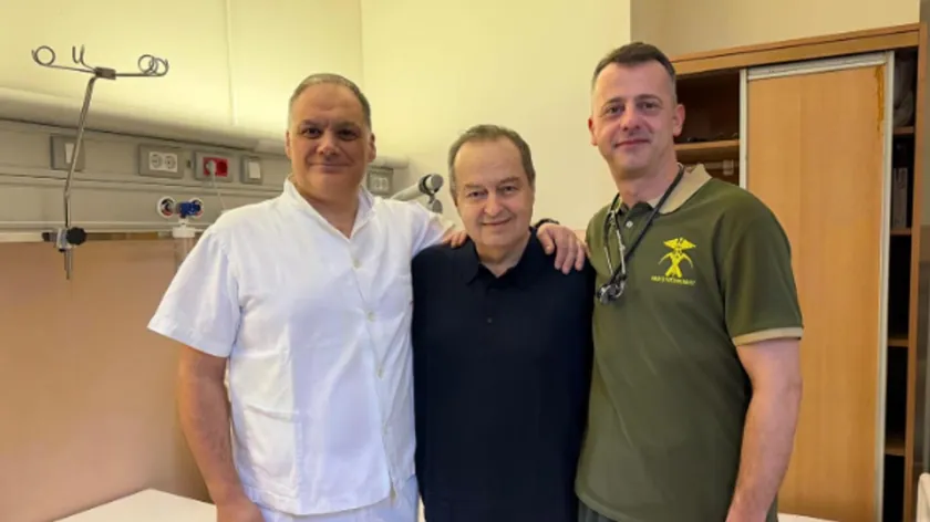 Sırbistan İçişleri Bakanı Dačić, hastanede yaşam ile ölüm arasında süzüldüğünü belirtti.