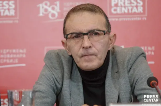 Sırbistan'da ünlü gazeteci Nebojša Radoşeviç 61 yaşında hayatını kaybetti