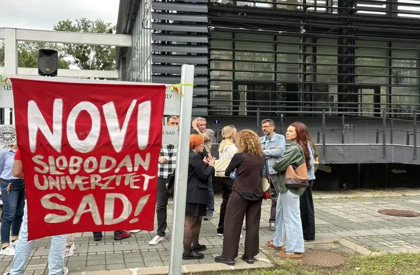 Novi Sad Üniversitesi Senatosu Profesör Mihić'in atanma kararını görüşmek üzere toplandı