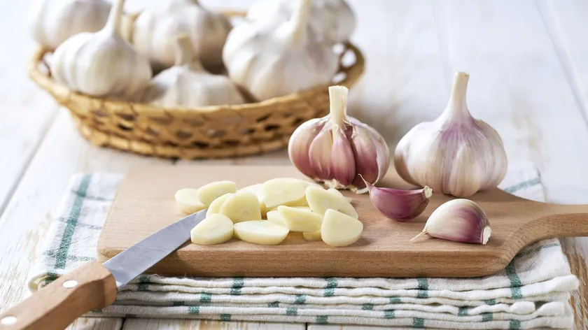 Sarımsağı buzdolabına kesinlikle koymayın: Bu şekilde saklarsanız aromasını uzun süre korur