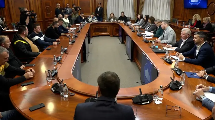 Sırbistan'da Tarım Bakanı ve Çiftçiler İkinci Kez Bir Araya Geldi