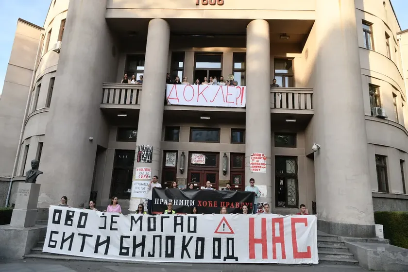 Belgrad Üniversitesi Sırbistan'da hukuk profesörlerine medyada yapılan karalamayı kınadı.