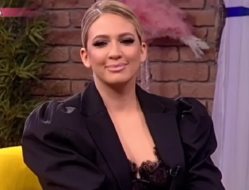 Şarkıcı Milica Todorović'in annesi, ailesine katılan torun sevincini sosyal medyada açıkladı.