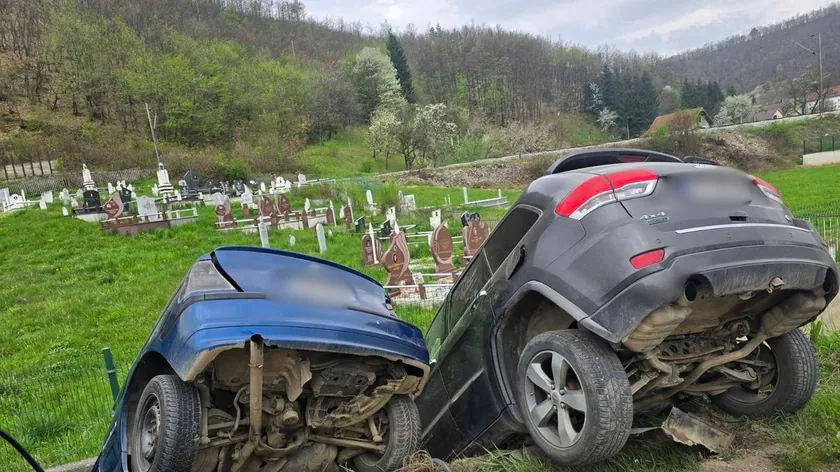 Karadağ'ın Bijelo Polje Bölgesinde Korkunç Trafik Kazası İki Araç Kanalda Bitti