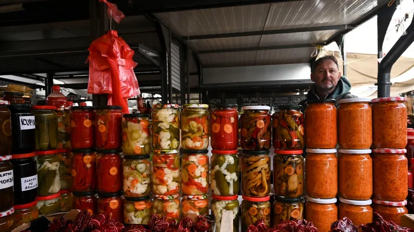 Sırbistan'da ev yapımı ajvar mı yoksa hazır mı?