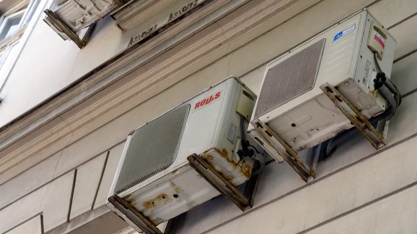 Sırbistan'da klima dış üniteleri için yeni yasalar tartışmalara neden oldu