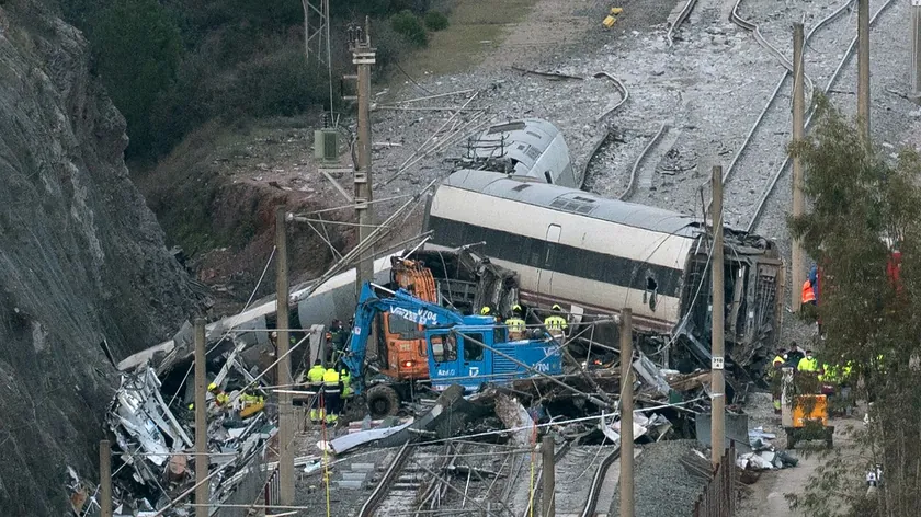 İspanya'daki tren kazasının nedeni belirlendi: Uyarı sistemi arızası 46 cana mal oldu