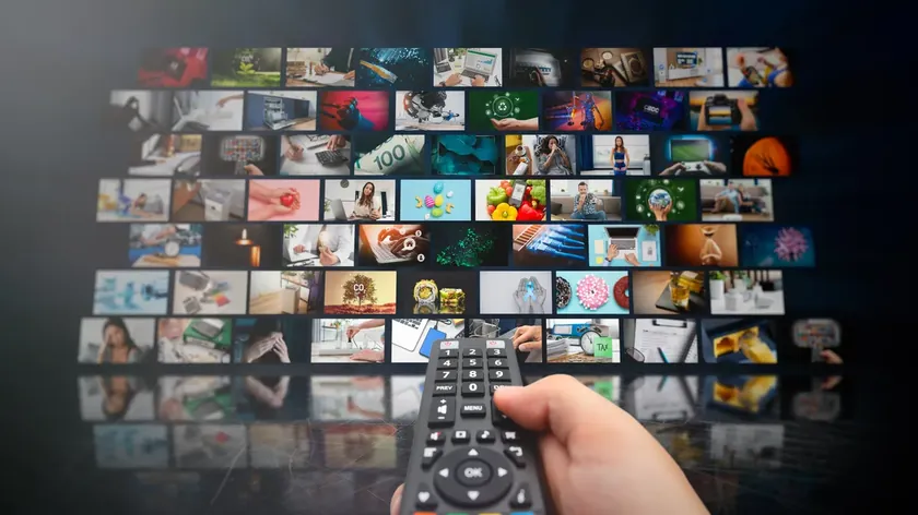 Bosna Hersek kamu yayıncısı BHRT, RTRS'nin borçları nedeniyle yayınını durdurdu.