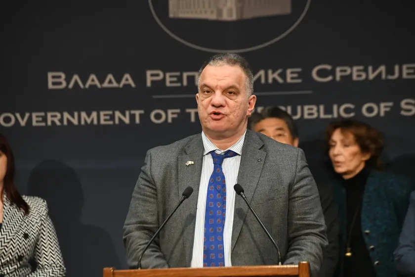 Sırbistan Eğitim Bakanı Yeni Yasla Öğrencilerin Okulda Toplanma Haklarını Kısıtlamaya Çalışıyor