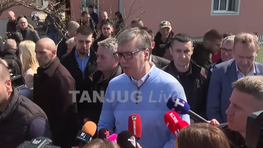 Sırbistan Cumhurbaşkanı Vucic Mramorac'ta çiftçilerle buluştu, tarımsal sübvansiyonları vurguladı