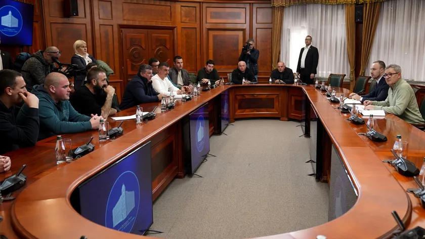 Sırbistan'da süt piyasası istikrarı için pazardan peynir çekilmesi kararı alındı