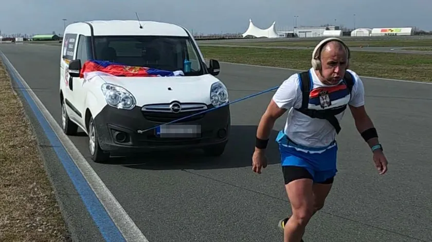 Sırbistanlı Humanitarist Marko Nikolić Üç Çocuğun Tedavisi İçin Gerekli Parayı Topladı