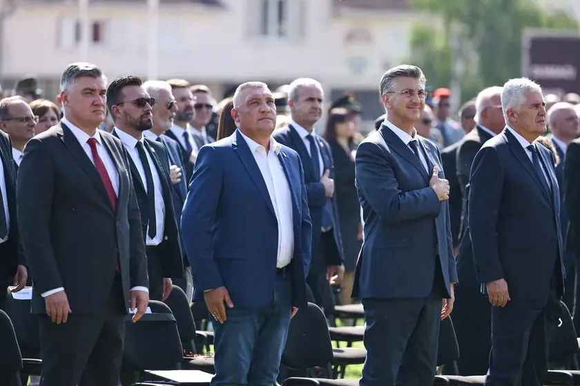 Hrvatska Cumhurbaşkanı Zoran Milanović, Knin'de düzenlenen "Oluja" operasyonunun yıldönümünde yaptığı konuşmada, Sırbistan'ın silahlandırılması konusunda bazı müttefiklerine yönelik eleştirilerde bulundu.