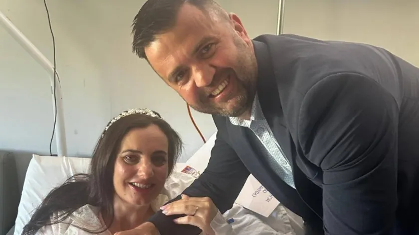 Istočno Sarayevo Hastanesinde Yaralanan Gelin Sevgilisiyle Hastanede Evlendi
