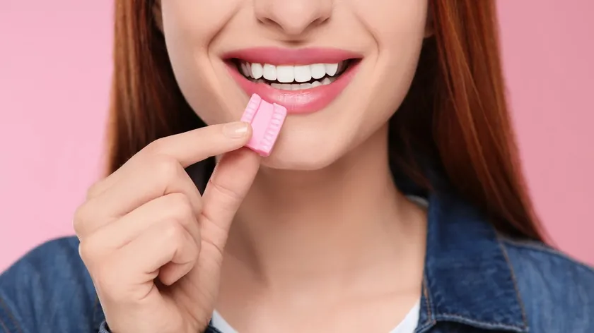 Çiklet Yutmanın Tehlikeleri: Bağırsak Tıkanıklığına Dikkat Edilmesi Gerektiği Vurgulandı