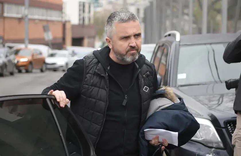 Sırbistan'da Dragan J. Vučićević ülkedeki birçok medya kuruluşunda ortak oldu