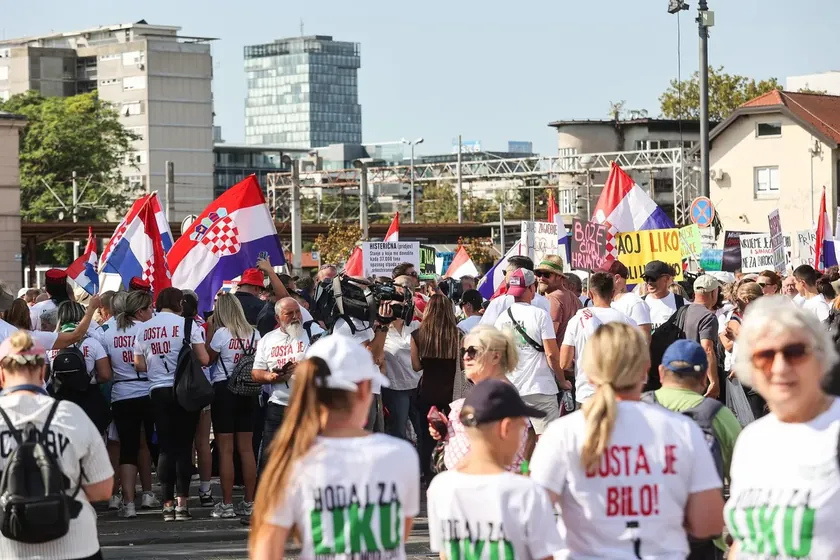 Sırbistan'da protestolar başladı "Hodaj için Liku, yürüyün için Hırvatistan"