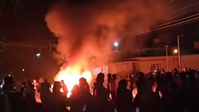 Küba'da Hükümet Karşıtı Protestocular Komünist Parti Binasına Saldırdı Olaylar Tırmandı