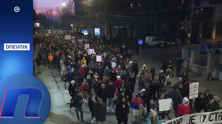 Belgrad'da polis motosikletleri ele geçirdi, sürücüler protesto sürüşü çağrısı yaptı.
