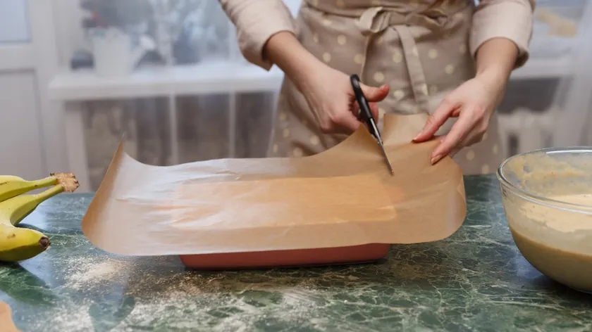 Banyo Temizliğinde Yeni Bir Yöntem Pişirme Kağıdıyla Lekeler Yok Ediliyor