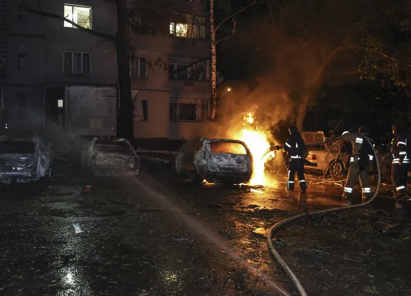 Rusya'nın Ukrayna'ya saldırıları Kiev'de manastırda yangına neden oldu, Harkiv'de beş can kaybı