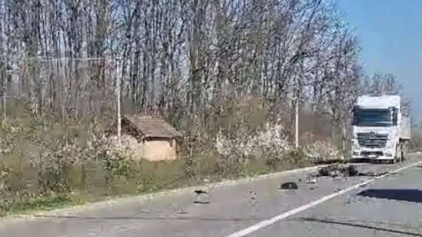 Sırbistan Vladimirci Yakınlarında Korkunç Trafik Kazası Motosiklet Tamamen Hurdaya Döndü