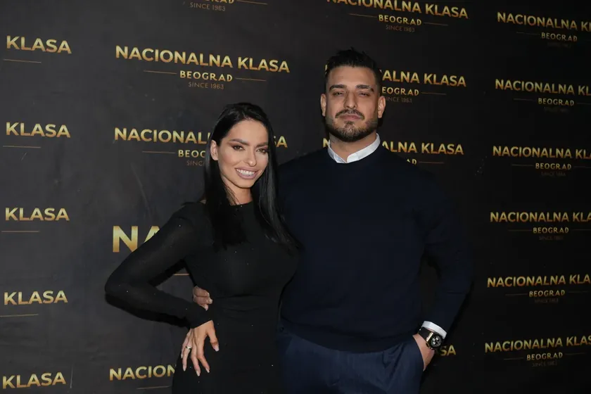 Sırbistanlı Darko Lazić ve ailesi iptal edilen uçuşların ardından ülkeye döndü