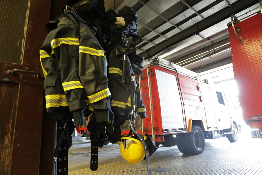 Mladenovcu park halindeki araca ateş açıldı